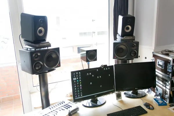 TANNOY REVEAL 802 TANNOY REVEAL 802