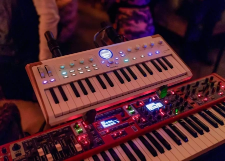 Купить Arturia AstroLab 37 White по выгодной цене в Казани