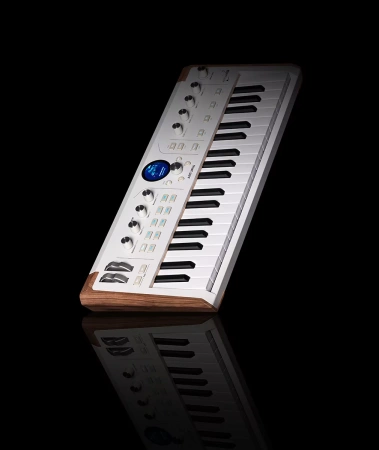 Купить Arturia AstroLab 37 White по выгодной цене в Казани